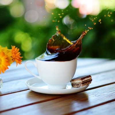 кофе брызги чашка цветы стол доски