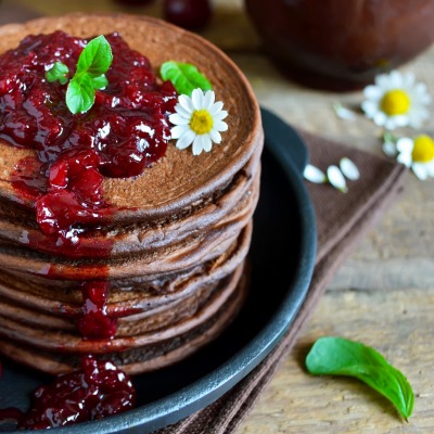 панкейки вишни блины джем