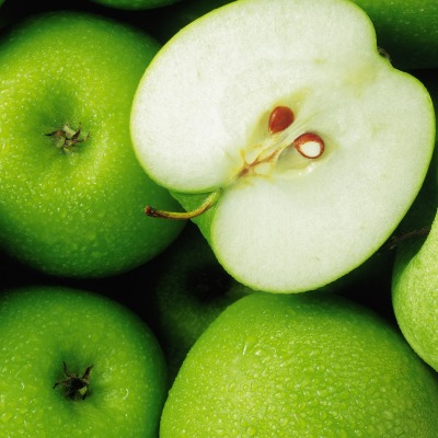 яблоки зеленые крупный план дольки