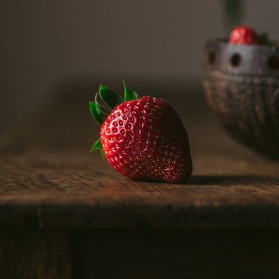 клубника стол миска ягоды спелая