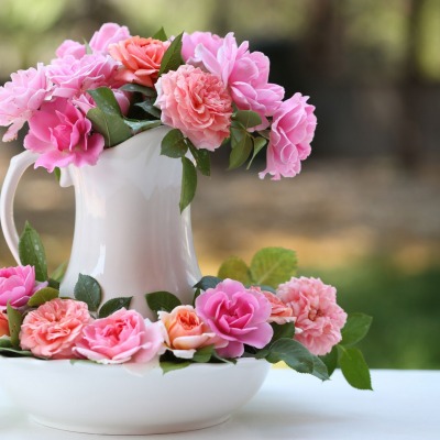 цветы ваза розовые