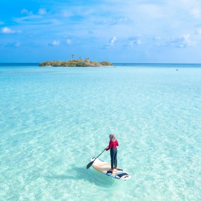 залив море остров девушка серфинг