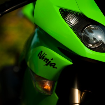 Зеленый мотоцикл kawasaki ninja