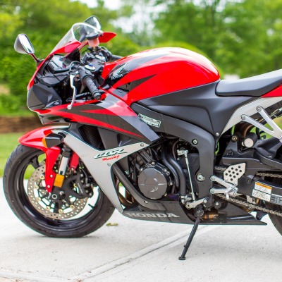 мотоцикл хонда красно-черный