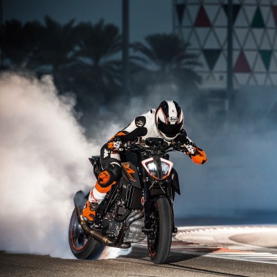 мотоциклист мотоцикл дрифт занос дым