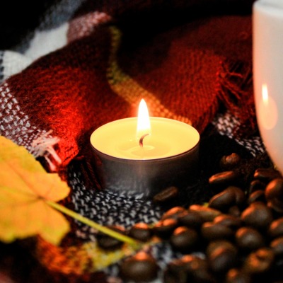 свеча кленовый лист декор кофейные зерна