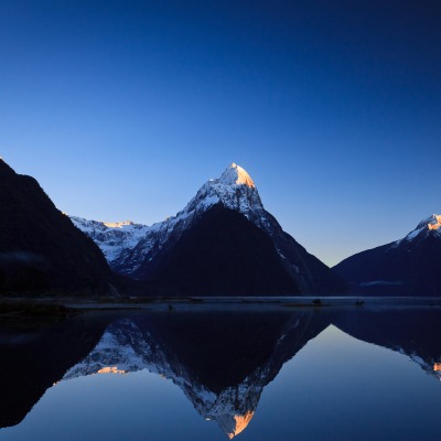 Милфорд Саунд Новая Зеландия горы озеро природа