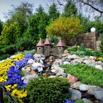 Домик сад камушки ручей