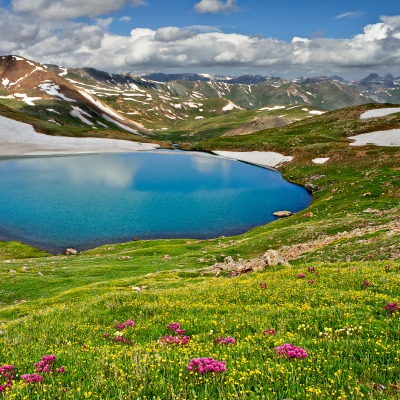 озеро Колорадо холмы трава природа