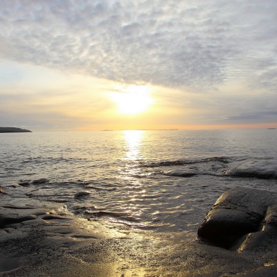 природа море солнце небо облака камни горизонт