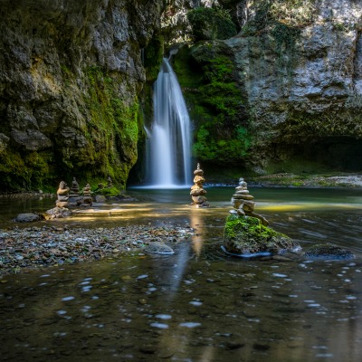 водопад камни