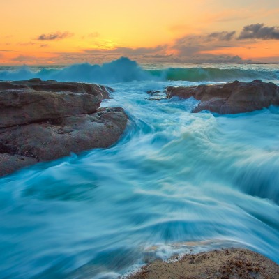 камни воды прибой небо