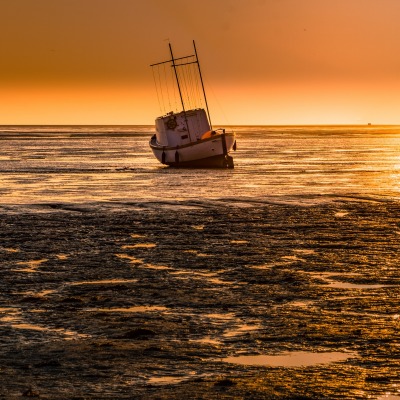 яхта море берег закат