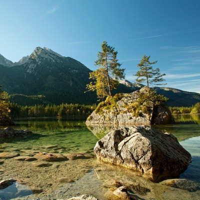 гора озеро вода камни скалы