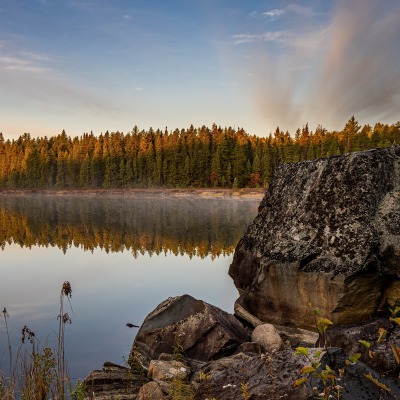 озеро камень лес вечер на закате