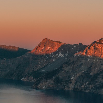горы на закате вершины озеро вечер