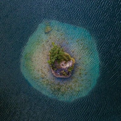 остров водоем вид сверху