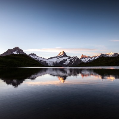 горы озеро отражение в воде небо