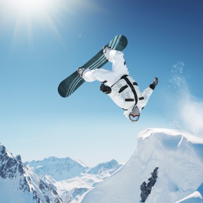 сноубордист прыжок горы