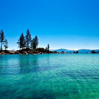 Голубое озеро в Калифорнии
