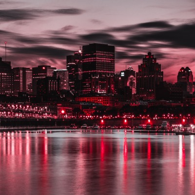 город красные огни река вечер