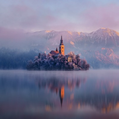 озеро горы туман остров церковь туман