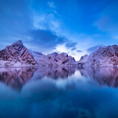 горы вода озеро отражение снег вершины