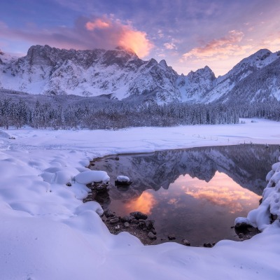 зима снег озеро горы на закате